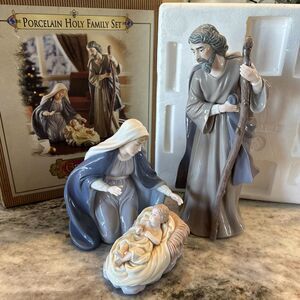 Grandeur Noel 2002 Holy Family Large Porcelain Nativity Set Collector's Edition